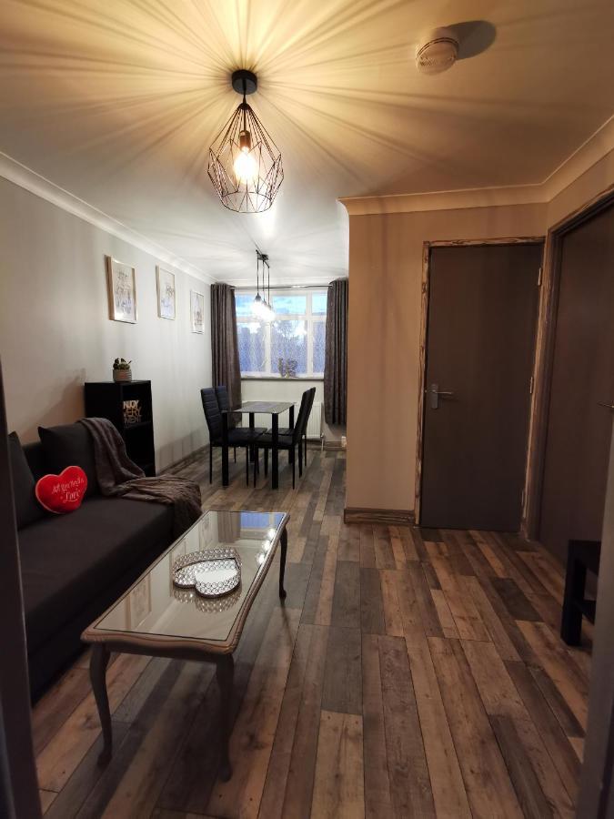 Palaz 2 - 2 Bedroom Flat Edmonton Exterior foto