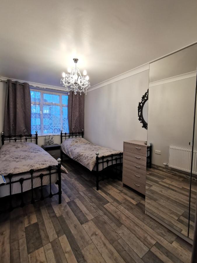 Palaz 2 - 2 Bedroom Flat Edmonton Exterior foto